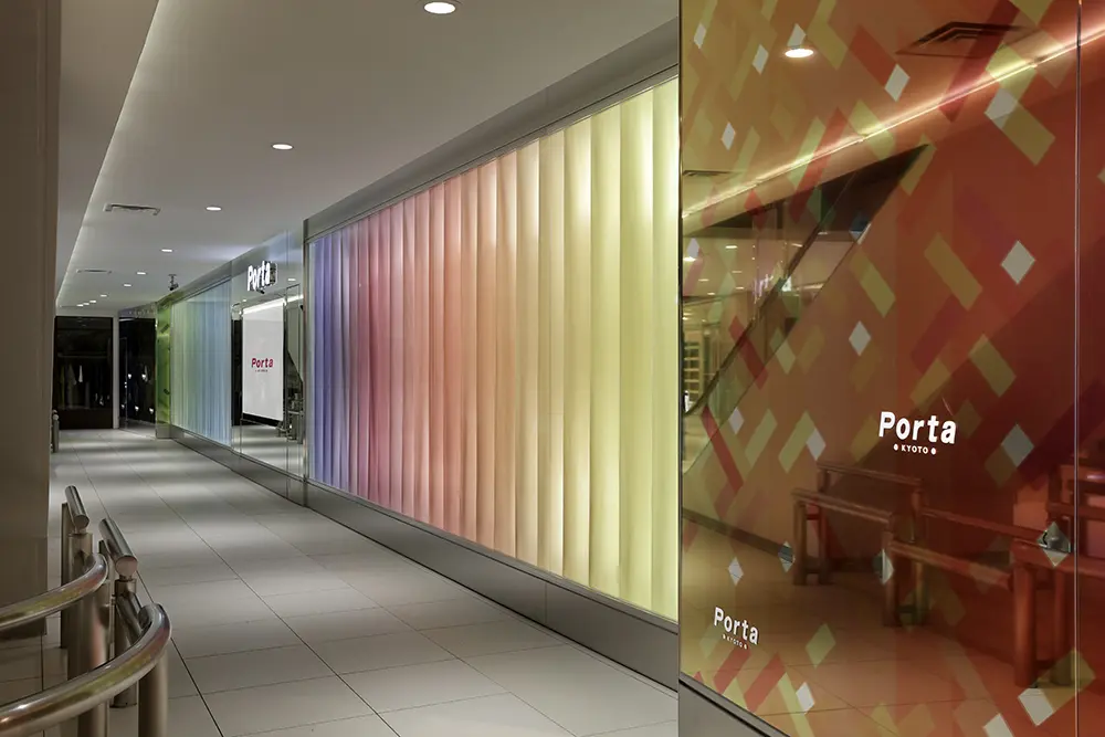 South Area: Three types of Tango Chirimen are displayed in the surplus space next to the escalator. They highlight traditional industries and express the splendor and elegance of Kyoto.*