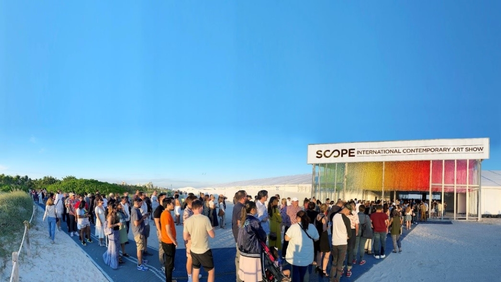 「SCOPE MIAMI BEACH」の入場列