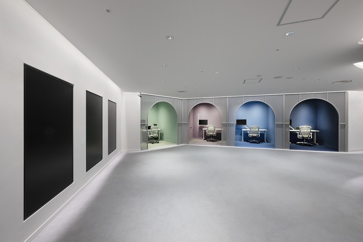 塔楼3楼“电梯服务台体验区”:介绍一个系统，在输入高度时告诉您适合自己的桌子高度