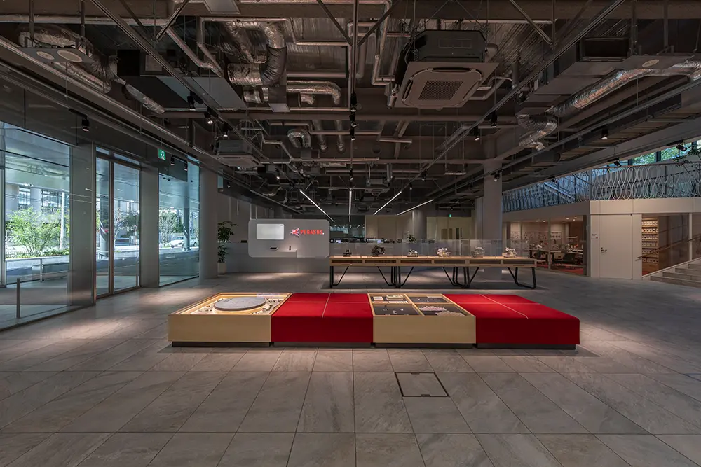 等候沙发区:可以像历代缝纫机展示一样接触相关书籍和产品，慢慢加深理解