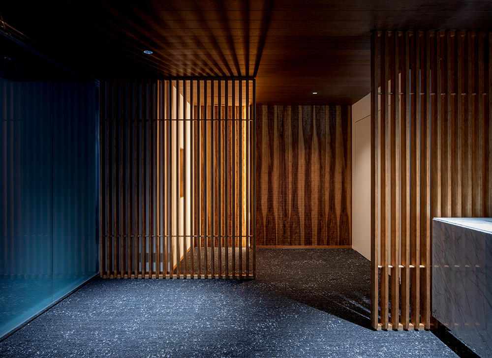 A private entrance hidden behind lattices welcomes only special guests. The filtered light invites you into a space of hospitality.