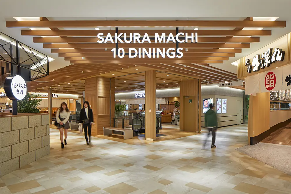 The dining area on the third floor has a relaxing atmosphere, with a theme of a teahouse on a walking path.