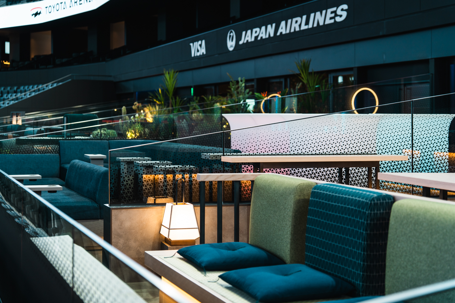 JAPAN AIRLINES TERRACE SUITEでは緩やかに視線を制御するようアイレベルを整えた