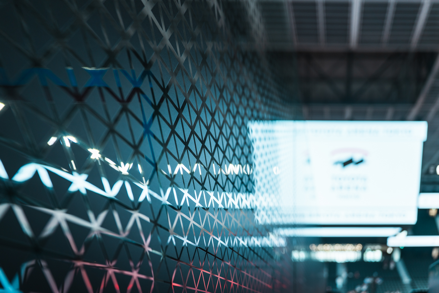 パーテーションの三角形が流れを生み、ボウル側に自然と意識が向くデザイン