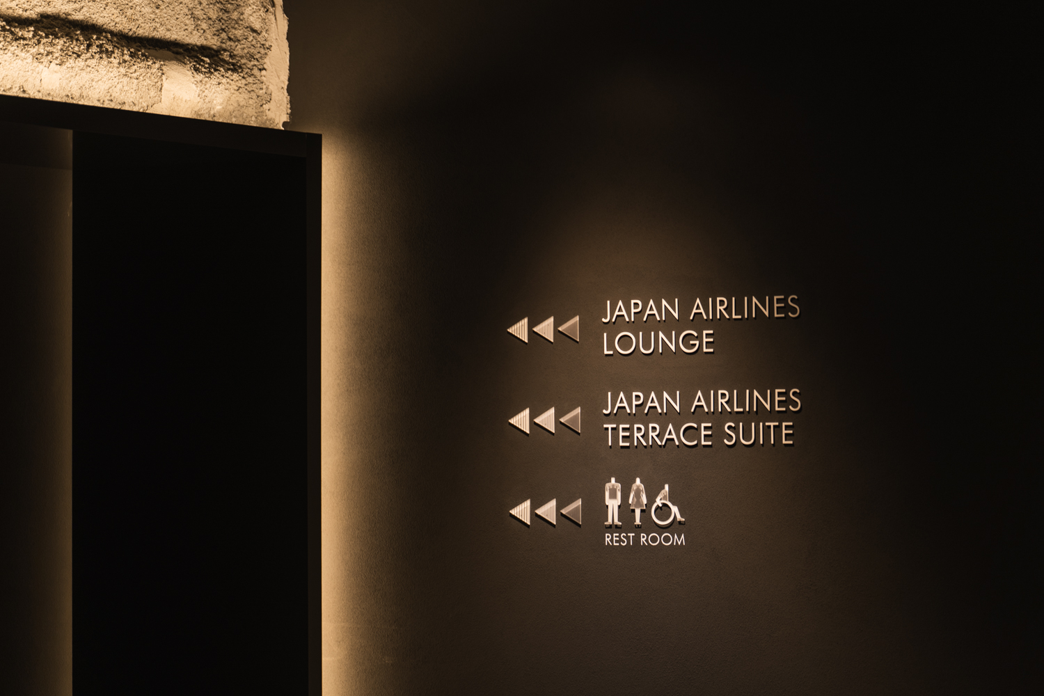 三角形から起因したデザインが方向性と視認性を生むオリジナルピクト