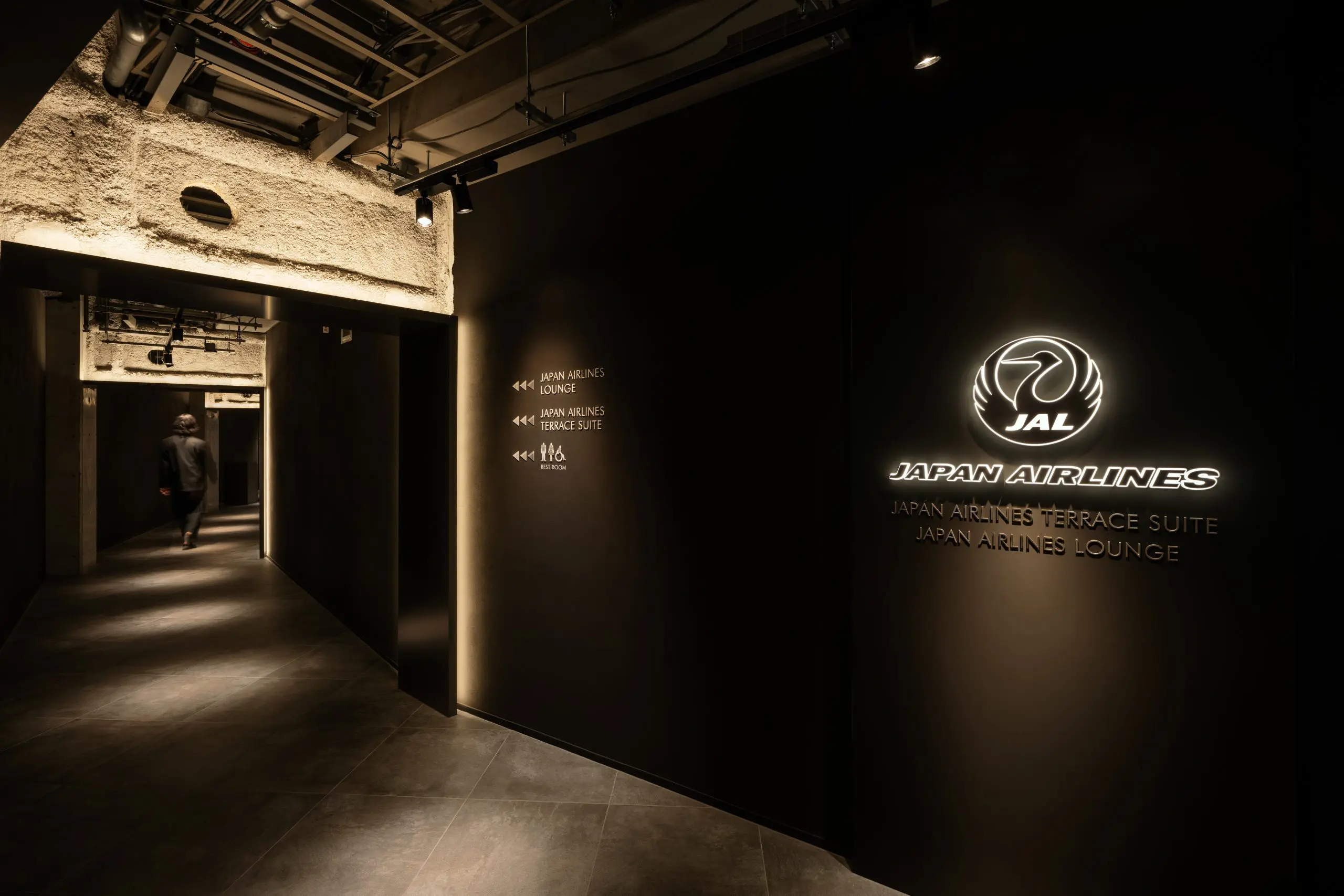 The exposed architectural beams were transformed into a spatial Spatial Production device.