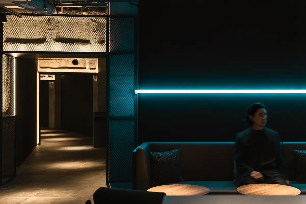 Cyan line lighting that evokes the blue sea