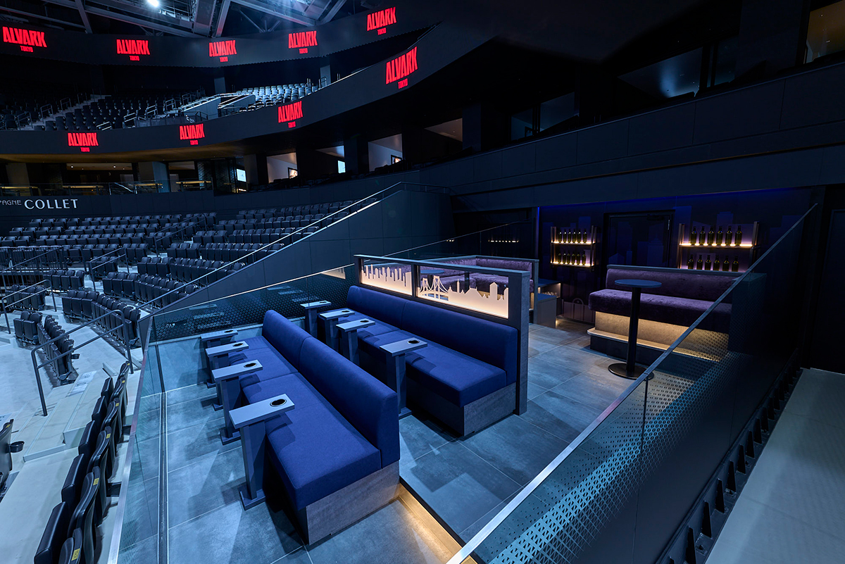 東京のスカイスクレーパーを複層するビル群とシンボル建築のシルエットで表現。世界に類を見ない深遠な都市の広がり感や、眠らない街東京のきらめきを感じられる大人のテラス