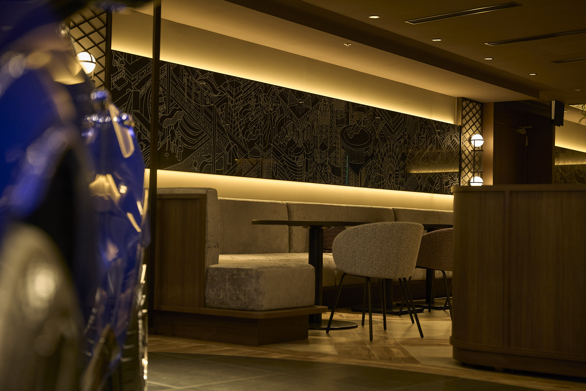 「Echoes in the Isometric City」座二郎：アルバルク東京ゆかりの地をめぐる壁面アート