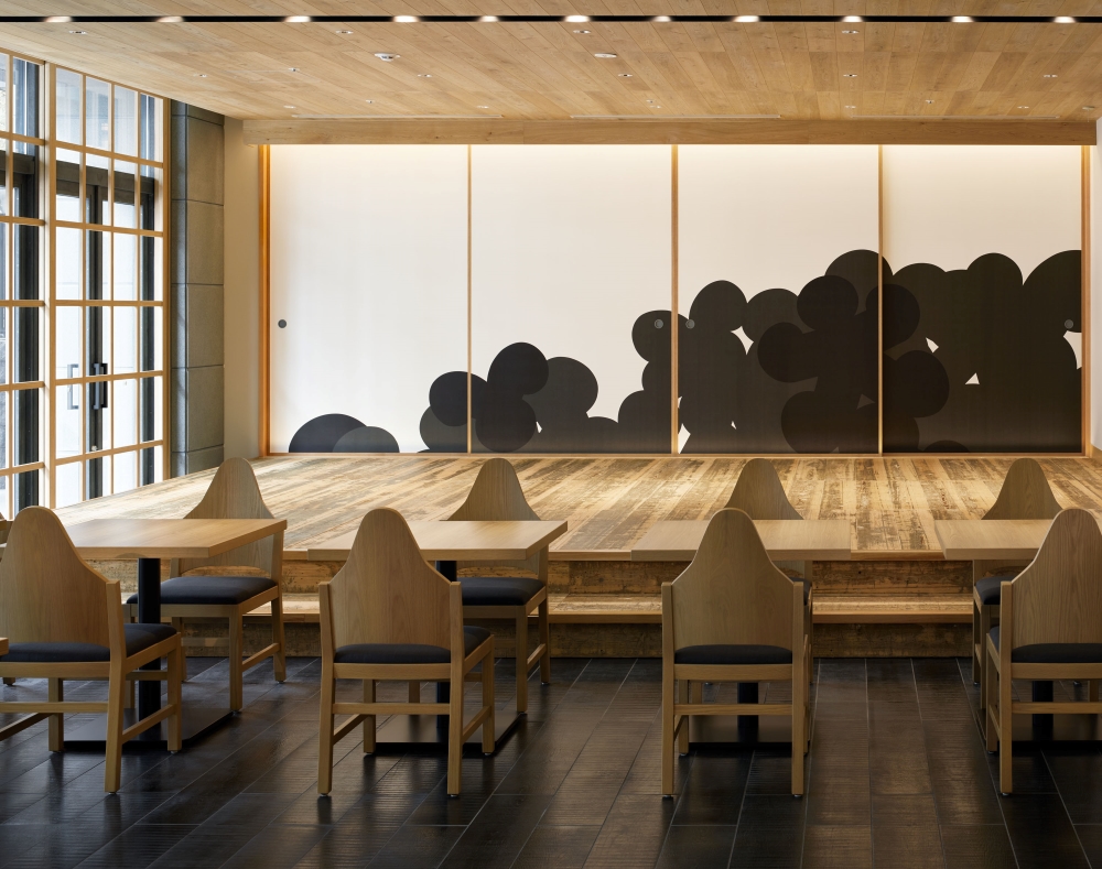 1st floor restaurant: The stage floor attached to the restaurant is made from stage boards originally used at the Ginza Kabukiza Theater