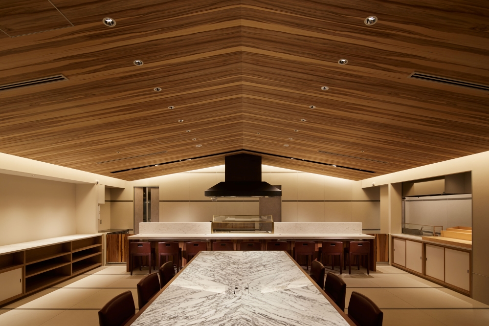 1F Restaurant: Another building was built inside the hotel, and it was set up as the main building that can be used independently as a private salon.