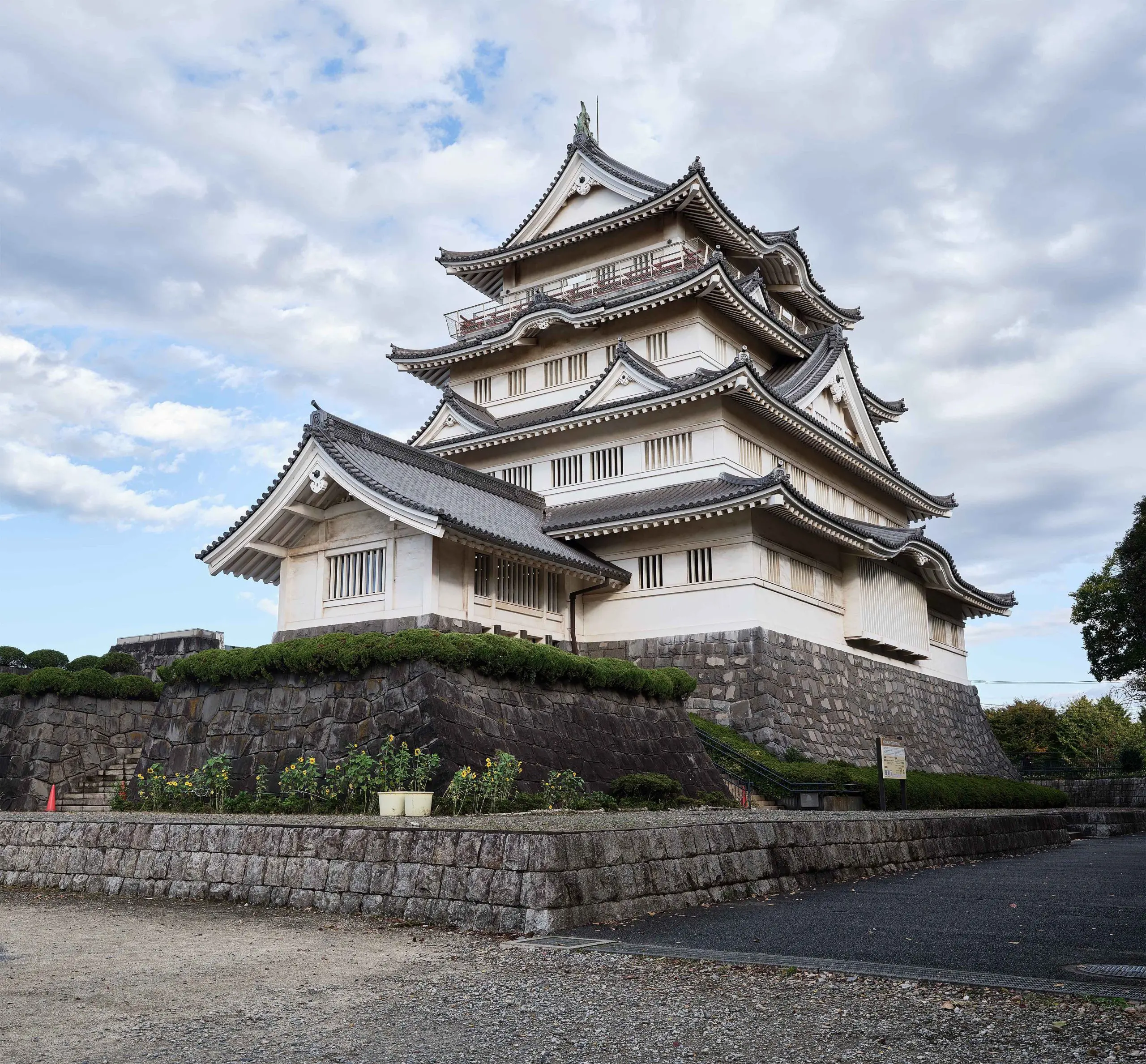 「千葉城」として親しまれる1967年開館の施設。象徴的な姿はそのままに、内部をフルリニューアル