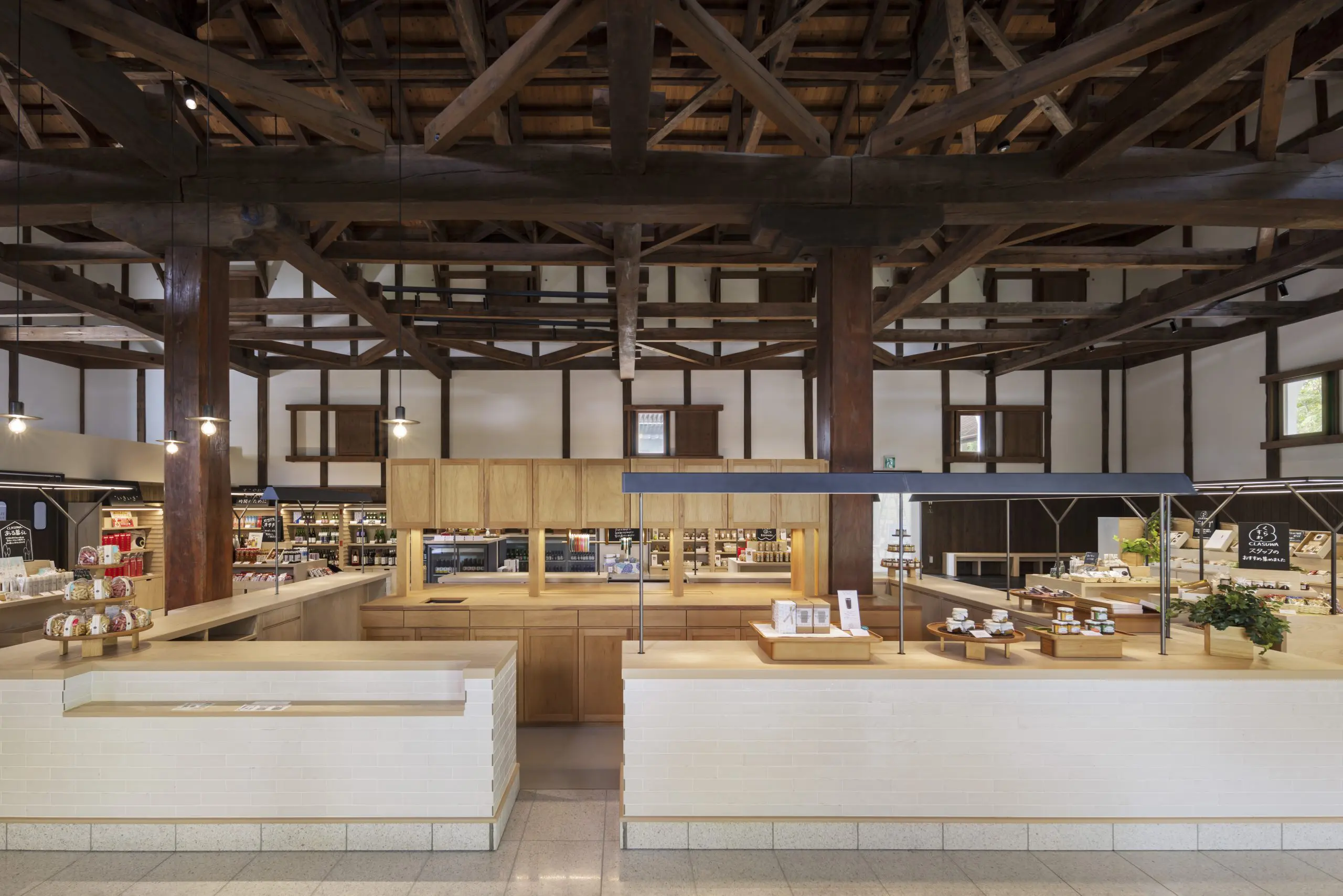 2002年に移築され 養命酒記念館であった「壱の蔵」は、『くらすわの森』の中心部にて、ショップ「くらすわ駒ヶ根店」としてリニューアル