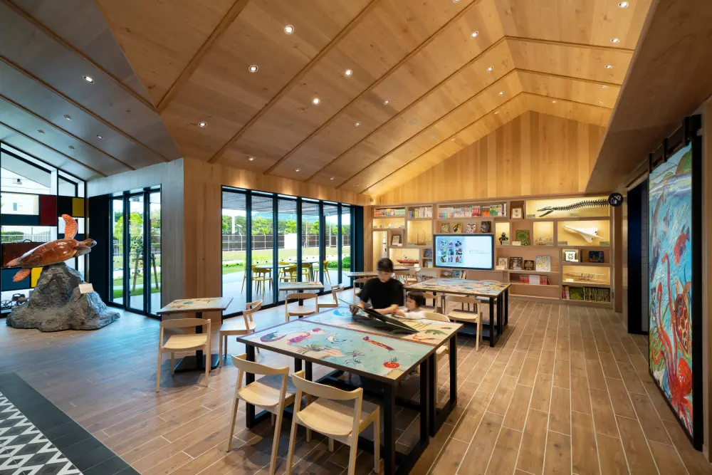 The Scholar's Living Room: A flexible and comfortable space where everyone can relax