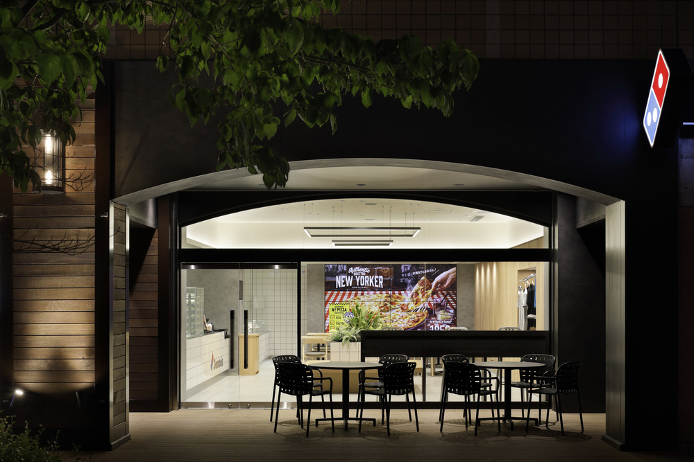 Domino·Pizza台场商店:您可以从玻璃入口看到商店内部