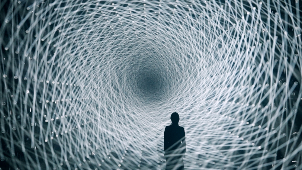 チームラボ《Light Vortex》©チームラボ：お台場の時からライトの灯数を大幅にアップし、更なる没入感を生み出している