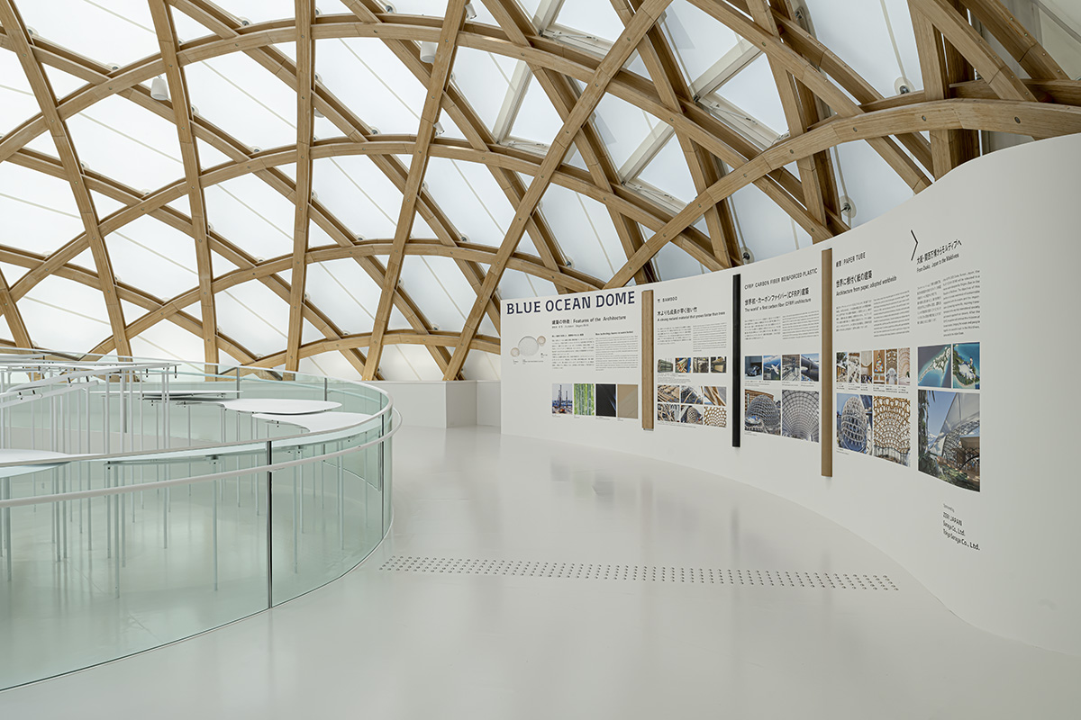 パネル展示では、「BLUE OCEAN DOME」の建築技術などについて説明