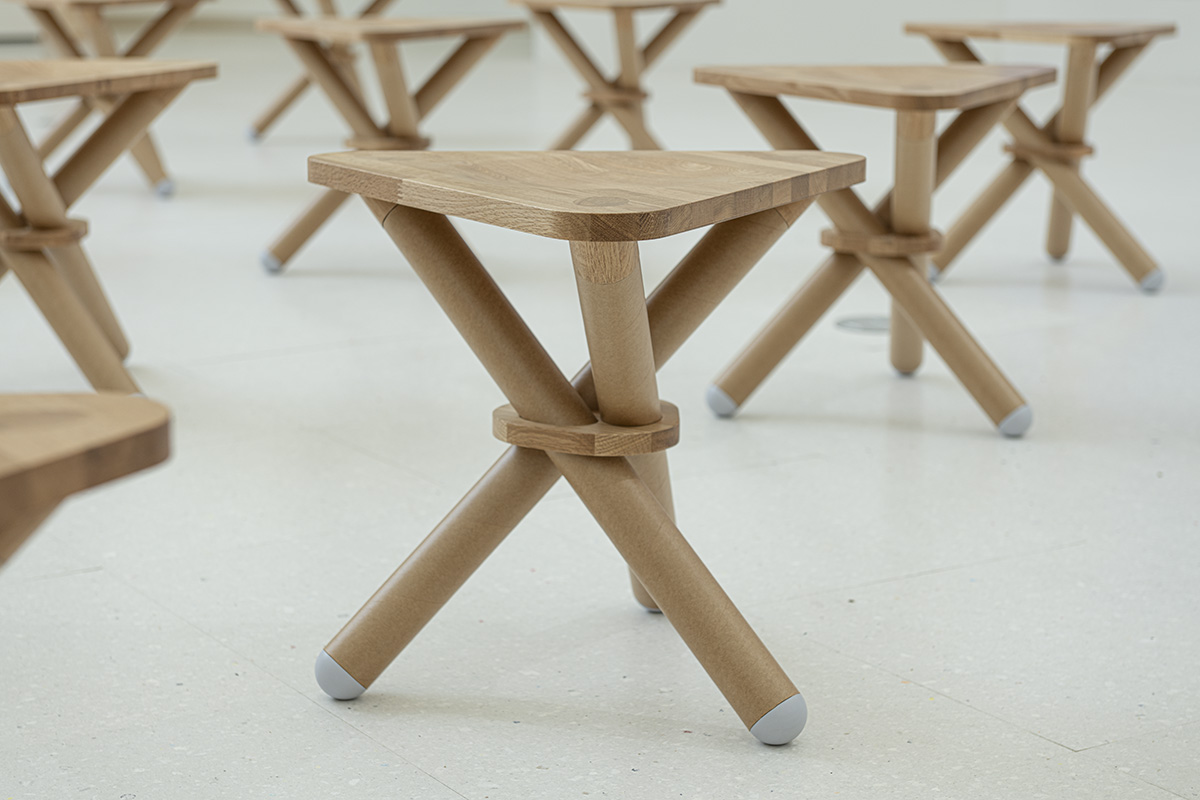 観客席チェアの脚には「紙管」を使用し、環境に配慮