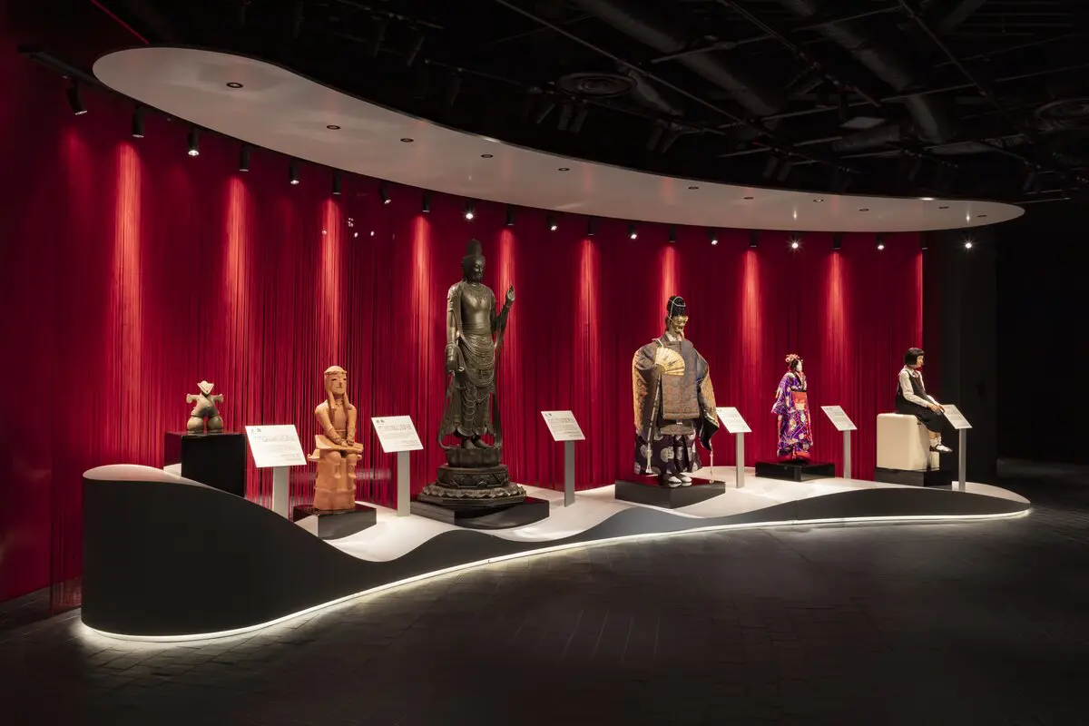展示从远古时代到现代，日本人将生命寄托在物品上的历史的区域