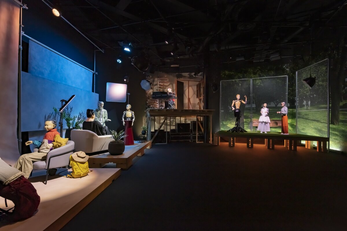 50年後の世界・テクノロジーを用いながら人間がアンドロイドと共存する世界を追体験