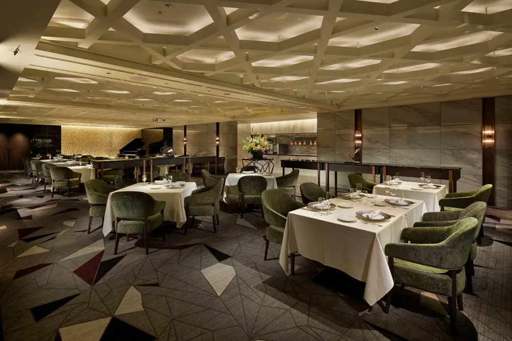 A gorgeous, symmetrical open kitchen and piano create a dining experience that is out of the ordinary.
