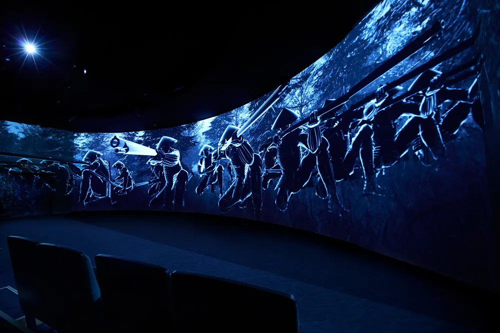 1st floor "Theater": A day in the decisive battle is depicted on a large oval screen. Using 7.1ch sound and a Spatial Production device, the powerful experience makes visitors feel as if they are on the battlefield.
