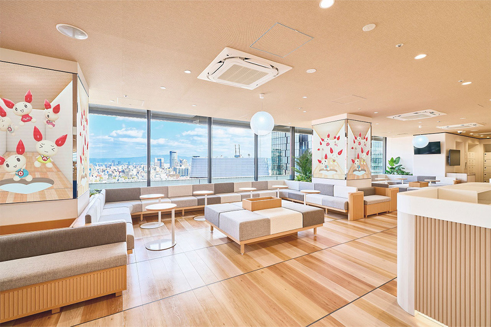 这些柱子的设计旨在消除笨重感，同时还可以通过显示影像内容来吸引眼球。