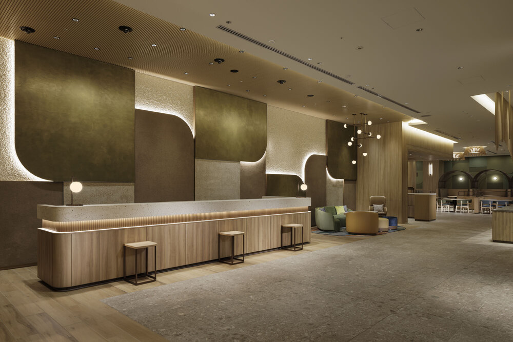 模仿Hilton Garden Inn的logo的立体图案和不同表情的泥瓦匠制作而成的表现“Craft”的招待会。柜台也采用了具有手工感的Terazo
