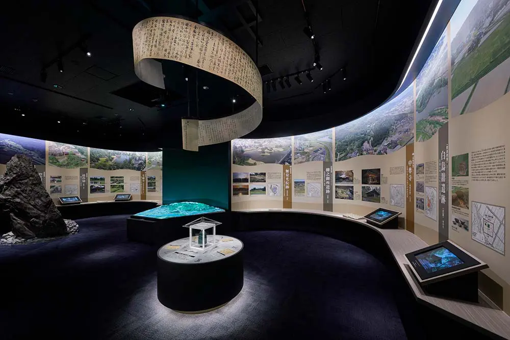 平泉的世界：通过地形模型影像和互动画卷，游客可以鸟瞰世界遗产“平泉”的10个组成资产和相关资产，了解其从起源到现在的联系。