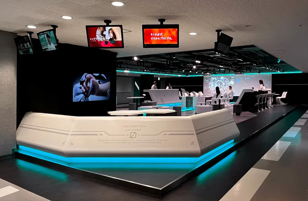 By projecting the work of many students onto each monitor, students can concisely convey the image of their "future selves" studying at this school.