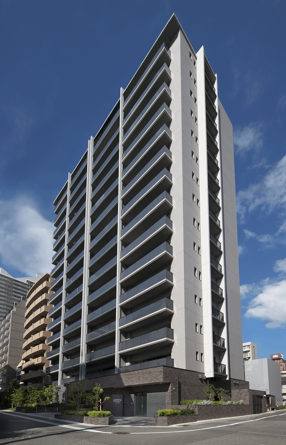創業の地で再開発、建設された分譲マンション。1階角区画が伊藤傳三記念館
