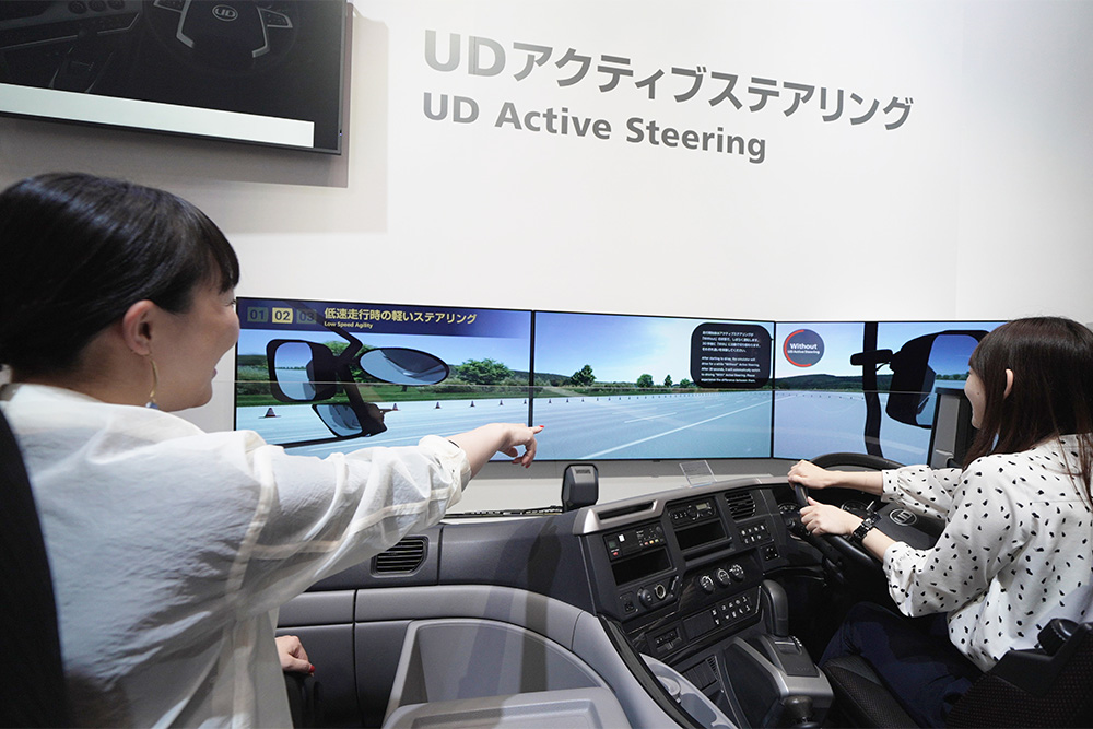 EXPERIENCE04：“UD主动转向模拟器”——一种可让您操作真实卡车方向盘的体验模拟器。完善现有的cut body，更新为影像体验内容