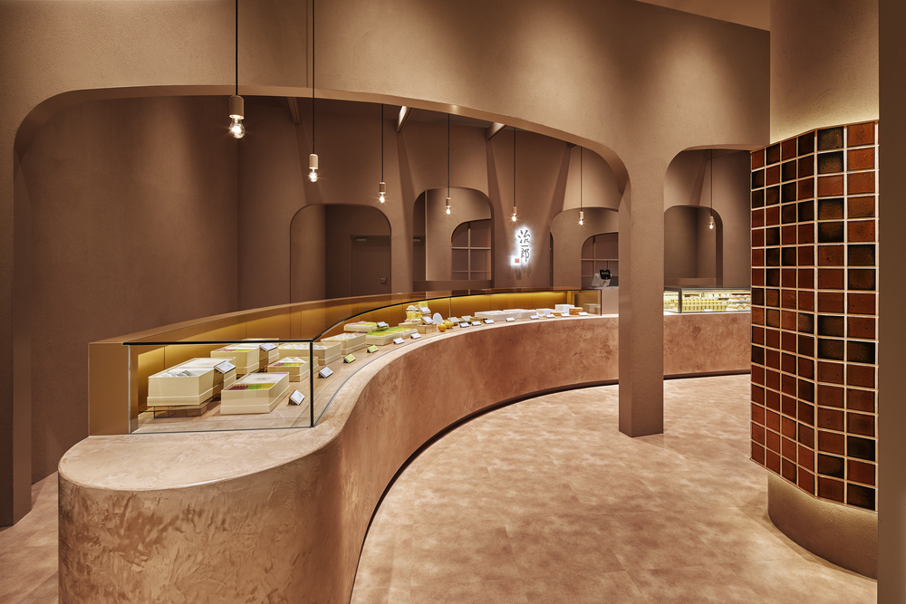 Jiichiro Nishimiya Gardens商店:通过在重叠的拱形开口中插入有机陈列柜，我们将为游客提供独特的世界观