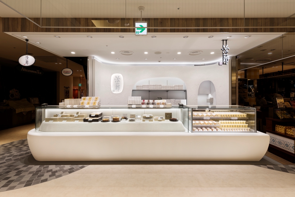 治一郎Lumine大宫店:因过去蚕桑和丝绸织物的繁盛，由“茧”联想到细腻柔和的形象，反映出整个空间。继承了大宫所拥有的土地记忆，使其在现代得以复活。