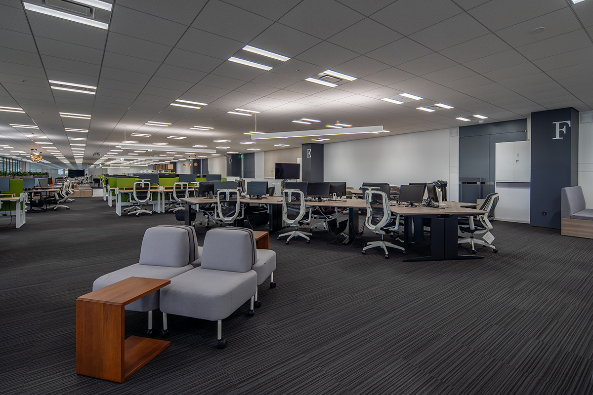 既存家具を再利用した執務エリア