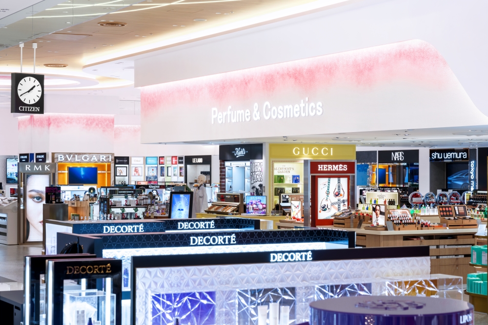 Highly visible sign guidance: Sign display rules for genres, brands, and products are set to increase instant clarity while navigating the area.