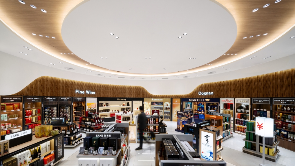 "Brew" Western and Japanese liquor section: Providing an experience where you can appreciate the culture of alcohol from around the world at once on a double-page spread