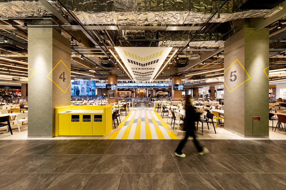 Sakai Food Stadium:黄色是关键颜色，图形在连接柱廊和周围环境的导线上产生体育场独有的提升