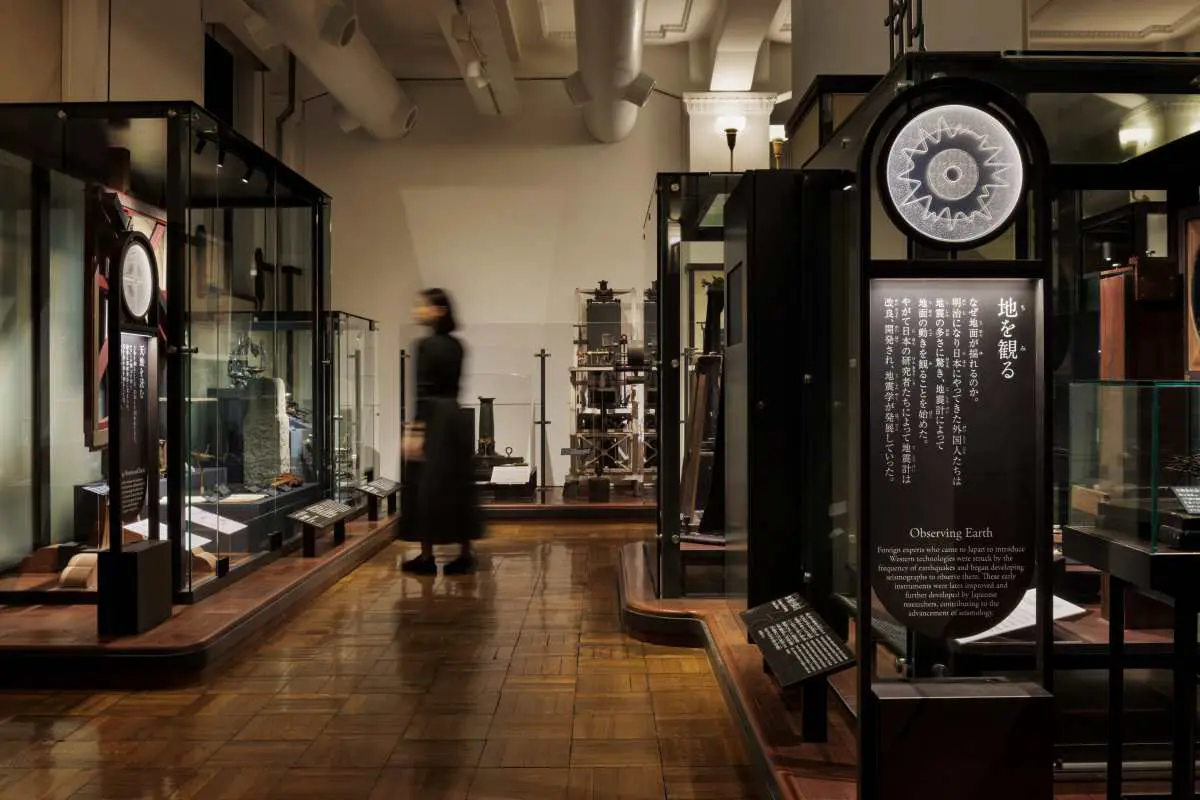 Guided by the signs, visitors can trace the perspectives of those who came before them, discovering and reliving the sources of their ideas and the accumulation of their ingenuity with their own eyes.