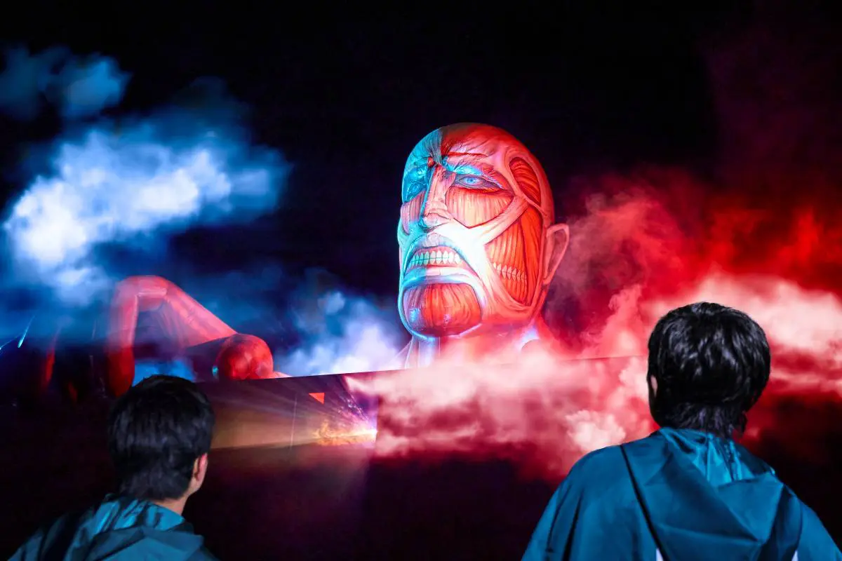 A colossal titan appears at a height of approximately 7 meters. The spectacular Spatial Production, which involves balloons being inflated in sync with Video, immerses participants in the story.