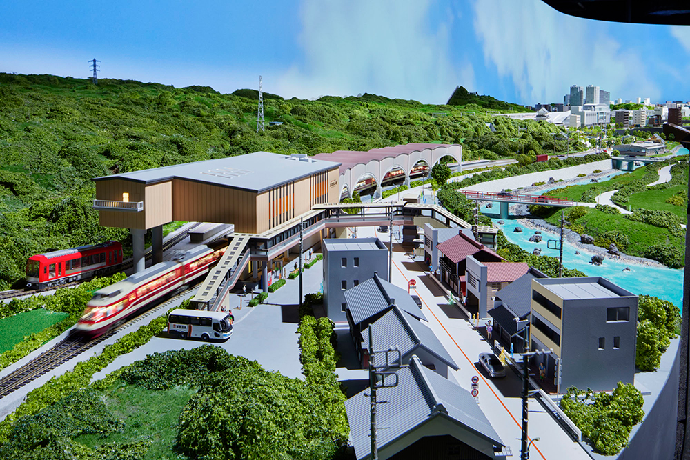 箱根汤本站和沿站流淌的早川被细致地再现，浪漫特快和接力赛跑者并肩奔跑的演出也被再现。