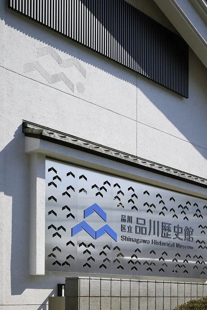 博物馆名称标识设计：新创建的标志将用于设施的外部和内部，作为体验、互动和共鸣的关键。