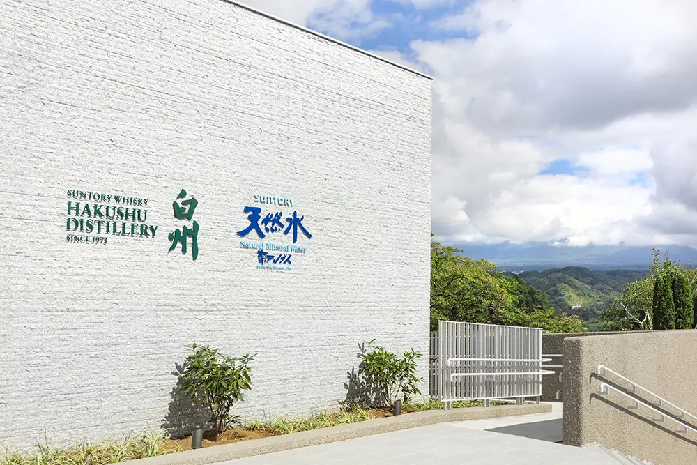 每个地方的标志:从建筑标志，场地的户外标志，展厅标志全面更新