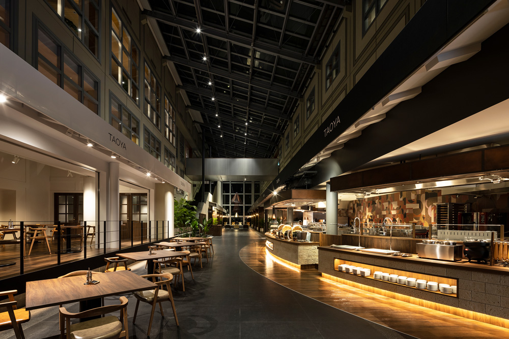 The main street is bustling and lively, with a focus on food. The left side is a space like a cafe terrace facing the street, and the design was created with the utmost respect for the existing architectural conditions.