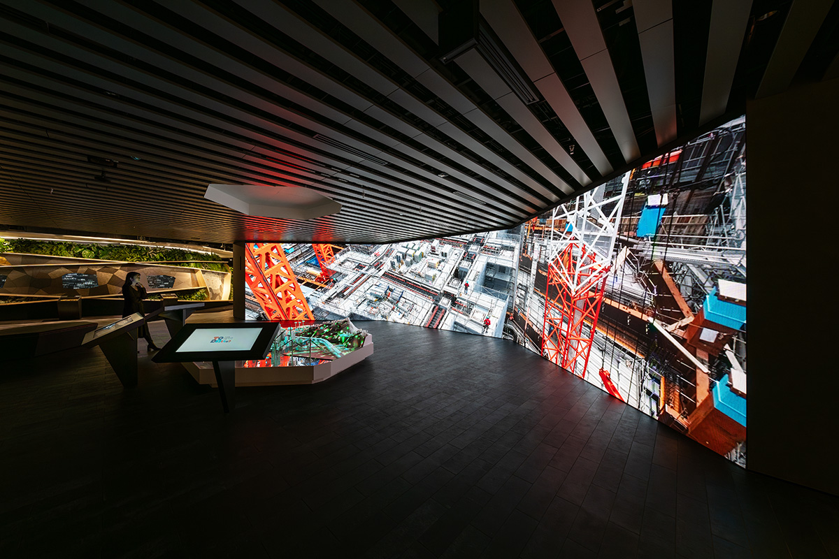 A 15m giant Video and diorama. Experience the wisdom of creating a better society and the technology that addresses social issues through a realistic Spatial Production.