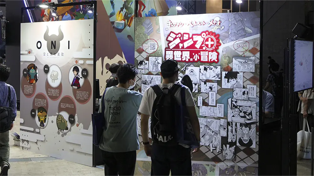 In order to convey the appeal of the exhibited titles to the fullest extent, a set of exhibits was created, including an easy-to-understand overview and a panel exhibit with a different design that conveyed the worldview of the game.