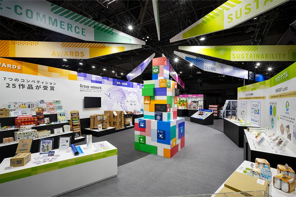 A theme symbol was set up in the center of the booth to demonstrate the company's commitment to the SDGs.