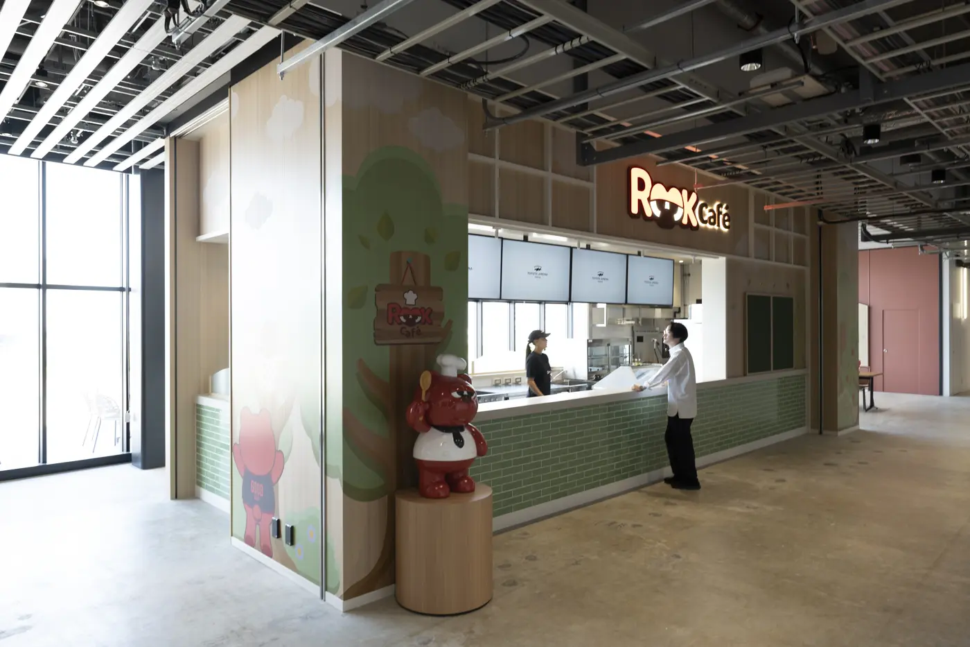 4th floor "ROOK Café": A forest-themed cafe, the first to feature Alvark Tokyo's mascot character, Luke