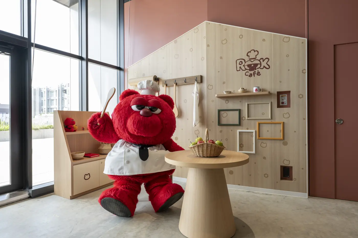 4th floor "ROOK Café": An event space themed around the home of Alvark Tokyo's mascot character "Luke", where you can hold photo sessions and autograph sessions.
