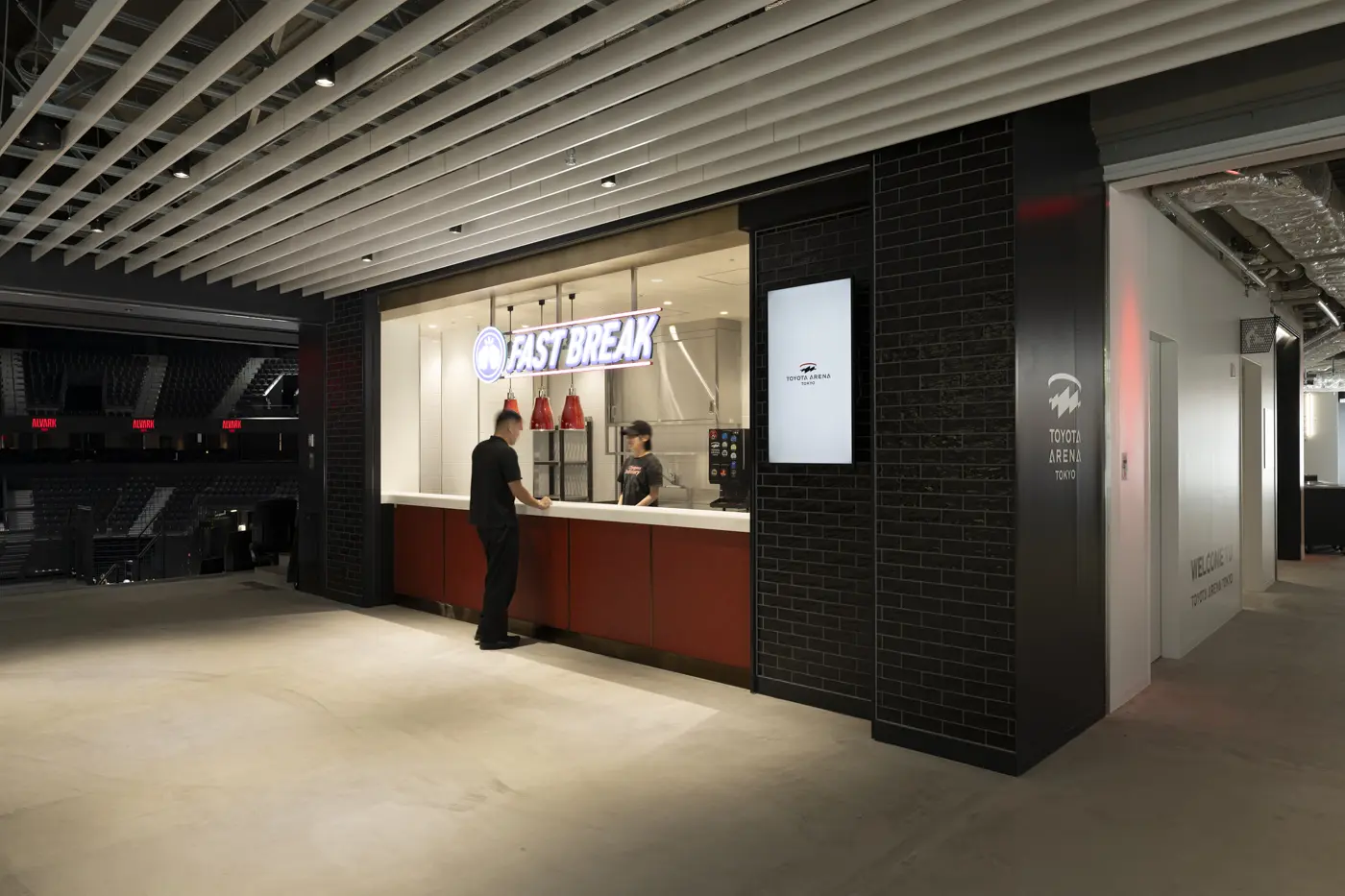 3rd floor "FAST BREAK": The store name comes from the basketball term for a fast break. A toast drink is served immediately after entering.